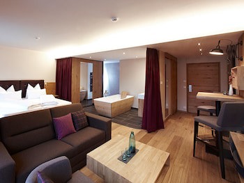 Anthony's Life & Style Hotel