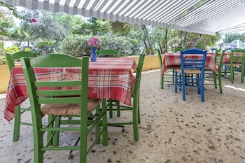 SUN HOTEL KINETA “Beach Front” fotoğrafı