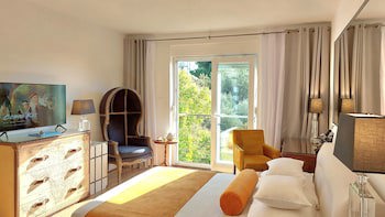Refresh Boutique Apartments
