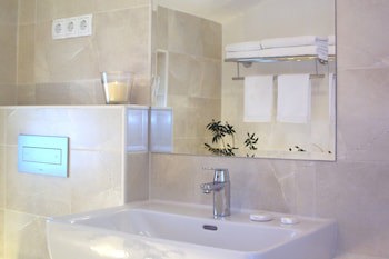 Refresh Boutique Apartments