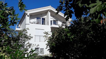 Refresh Boutique Apartments