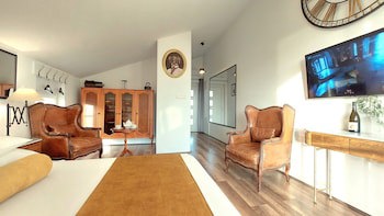 Refresh Boutique Apartments