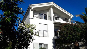 Refresh Boutique Apartments