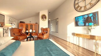 Refresh Boutique Apartments