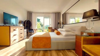 Refresh Boutique Apartments