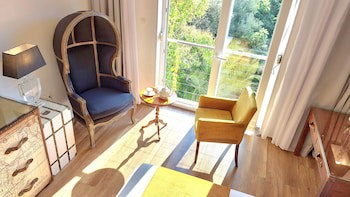 Refresh Boutique Apartments