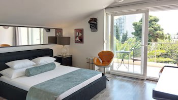 Refresh Boutique Apartments