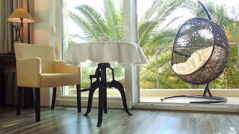 Refresh Boutique Apartments