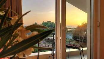 Refresh Boutique Apartments