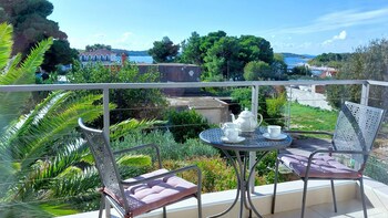 Refresh Boutique Apartments
