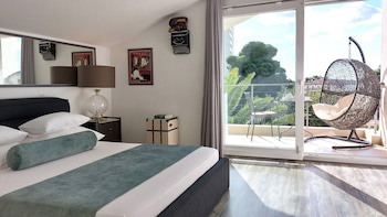 Refresh Boutique Apartments