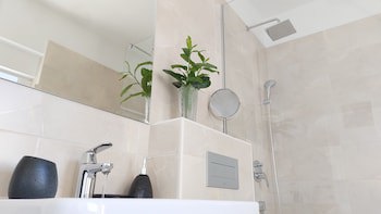 Refresh Boutique Apartments