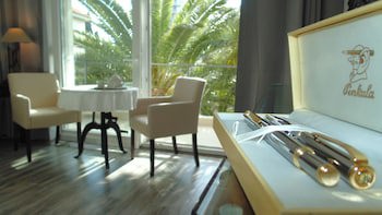 Refresh Boutique Apartments