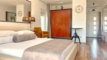 Refresh Boutique Apartments