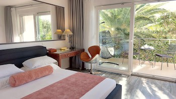 Refresh Boutique Apartments