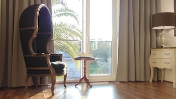 Refresh Boutique Apartments