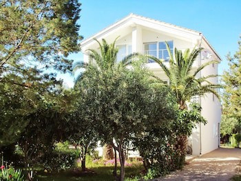 Refresh Boutique Apartments
