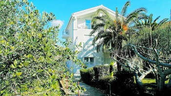 Refresh Boutique Apartments