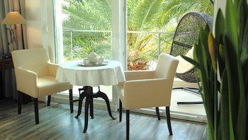 Refresh Boutique Apartments