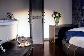 Diamond Suites