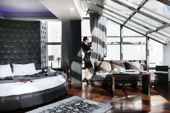 Diamond Suites