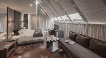 Diamond Suites