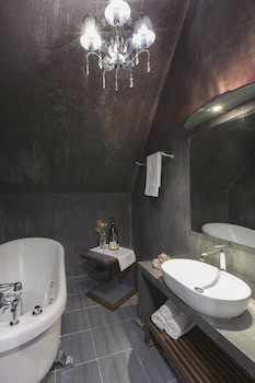 Diamond Suites
