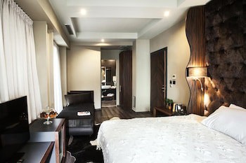 Diamond Suites