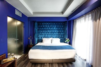 Diamond Suites