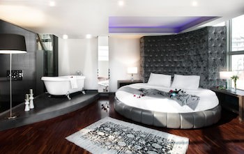 Diamond Suites