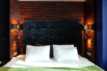 Diamond Suites