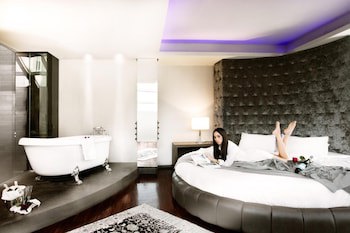 Diamond Suites