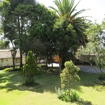Hosteria Airport Garden