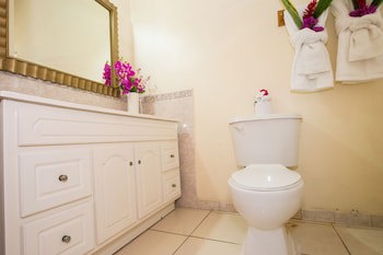 Connie's Comfort Suites