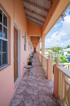 Connie's Comfort Suites