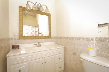 Connie's Comfort Suites