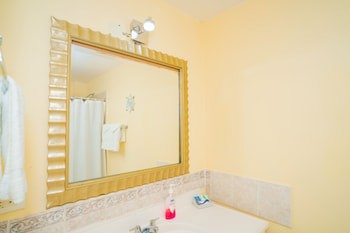 Connie's Comfort Suites