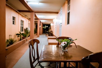 Connie's Comfort Suites