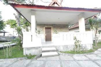 Alit Beach Resort And Villas