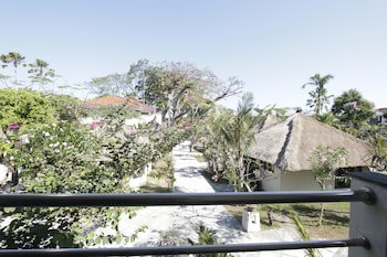 Alit Beach Resort And Villas