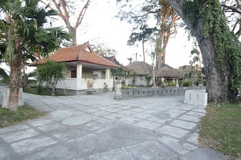 Alit Beach Resort And Villas
