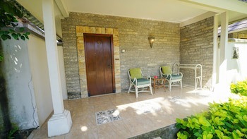 Alit Beach Resort And Villas
