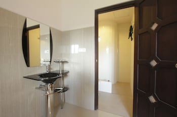Alit Beach Resort And Villas