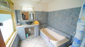 Alit Beach Resort And Villas