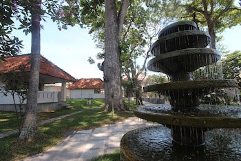 Alit Beach Resort And Villas