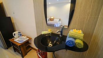 Alit Beach Resort And Villas
