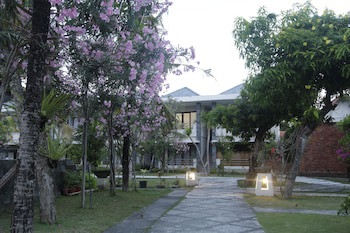Alit Beach Resort And Villas