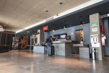 Ibis Pilar