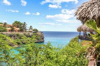 Bahia Apartments & Diving