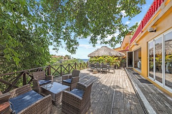 Bahia Apartments & Diving
